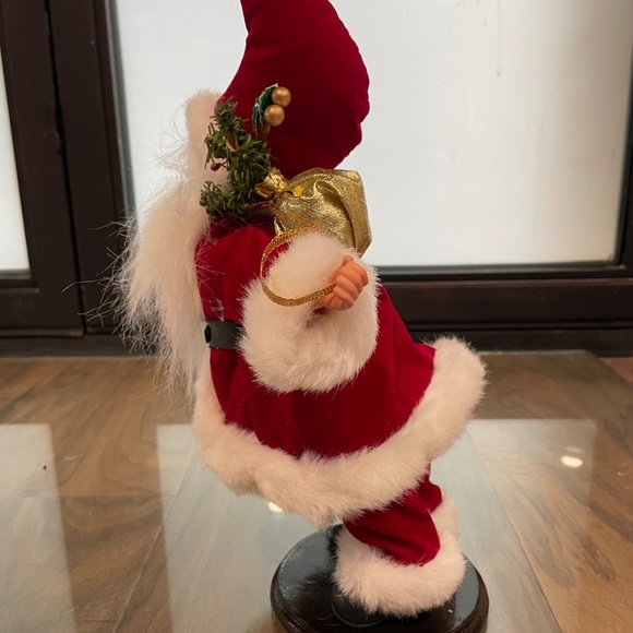 Excellent Condition Santa Statue - Picture 9 of 10